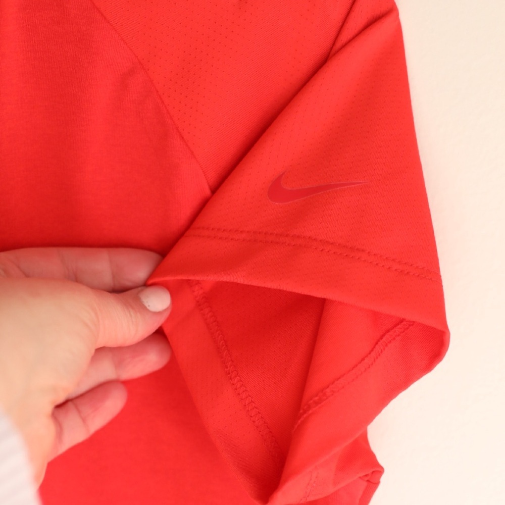 Nike Women's Vivid‎ Red Short Sleeve Top - Picture 5 of 5